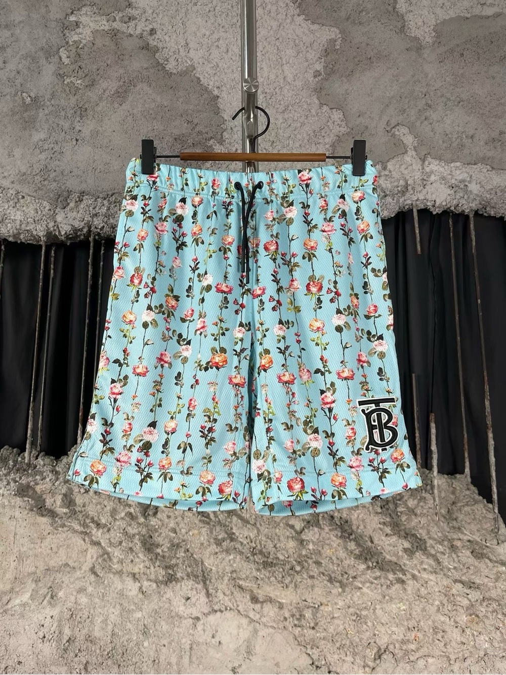 🚩steal Burberry Light Blue Floral Elastic Waist Shorts with Monogram Patch